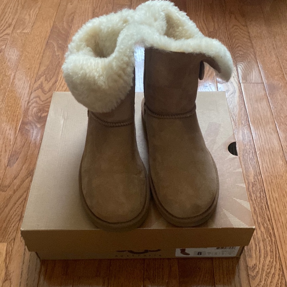 Ugg Australia Bailey Button - Picture 1 of 7